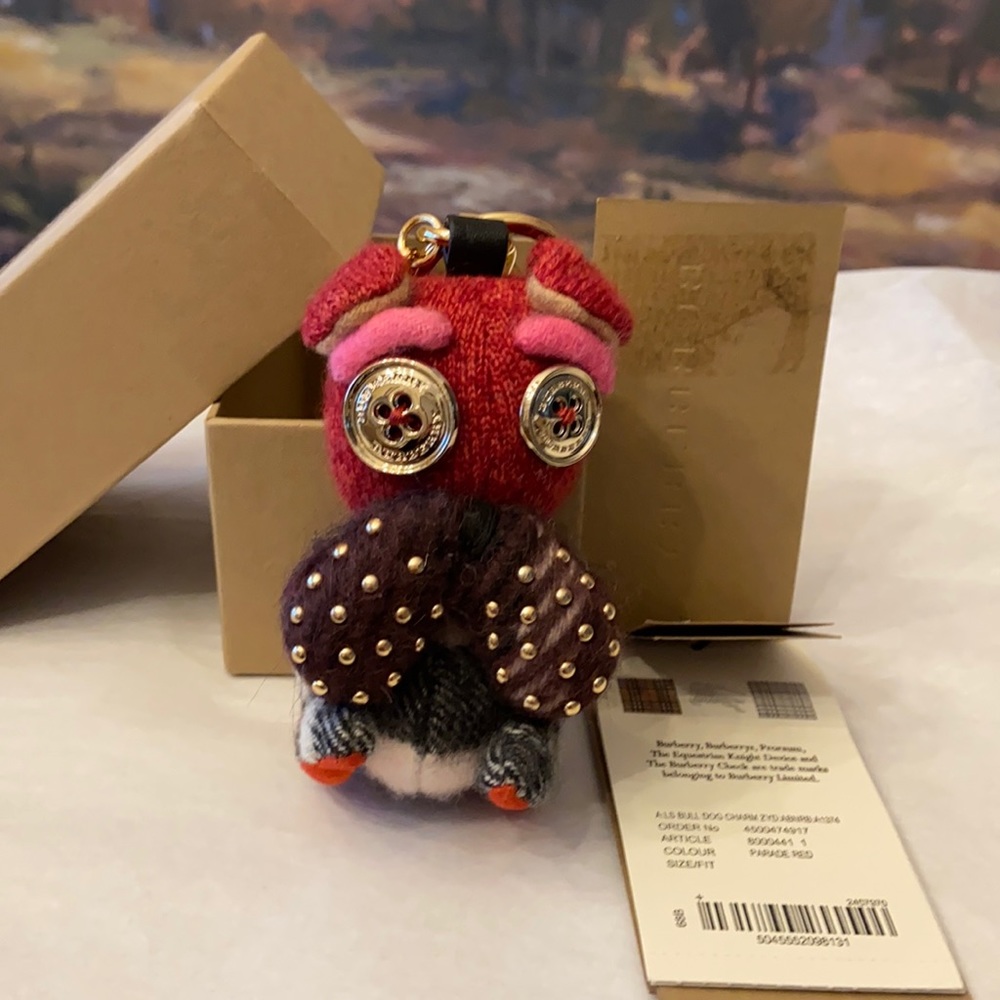 Authentic BNWT Burberry Seymour Bulldog Key Charm